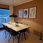 Διαμέρισμα 2 Bedroom In Mellomvegen Panorama