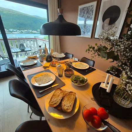 Apartment 2 Bedroom In Mellomvegen Panorama